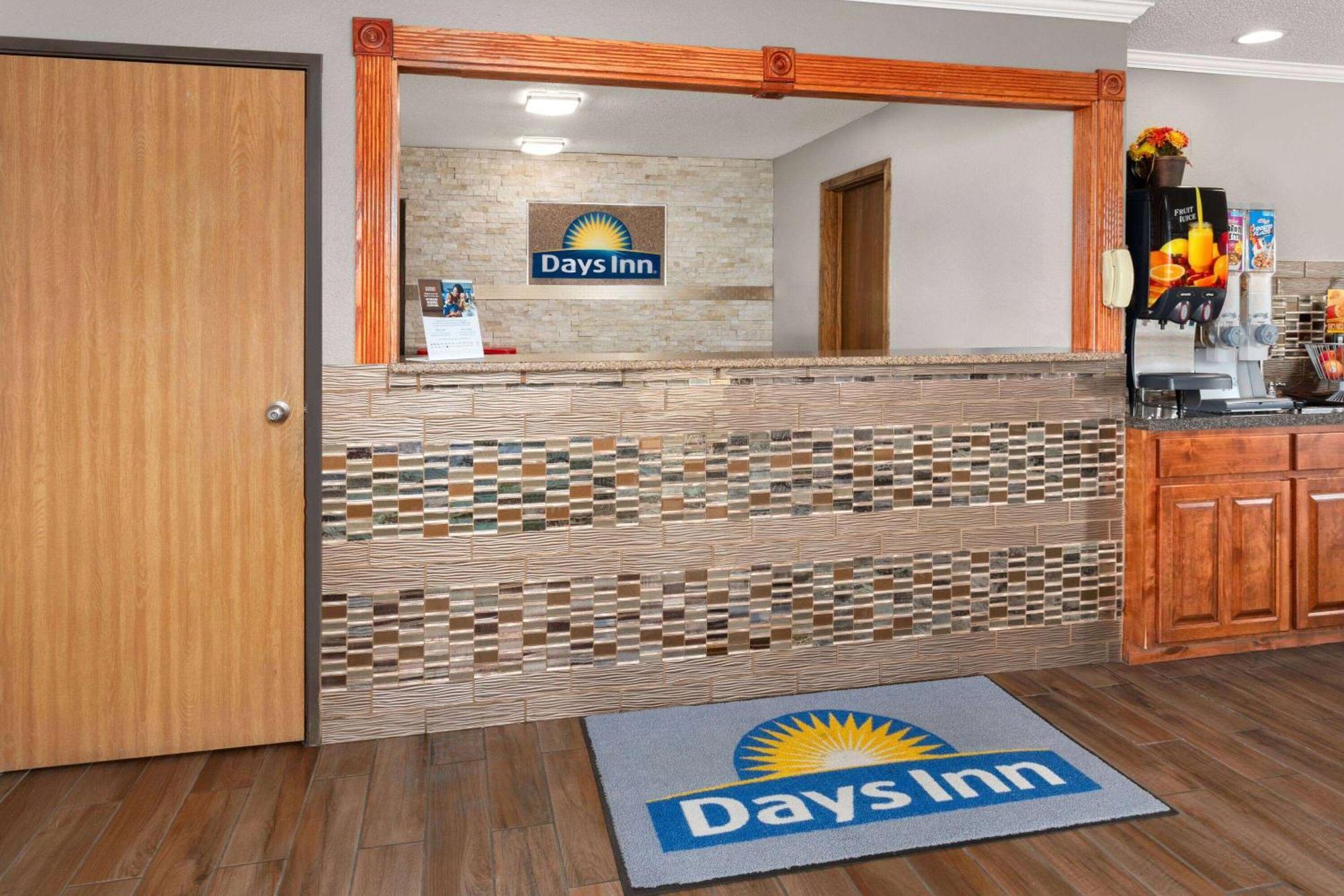 Days Inn By Wyndham Ogallala Exterior photo